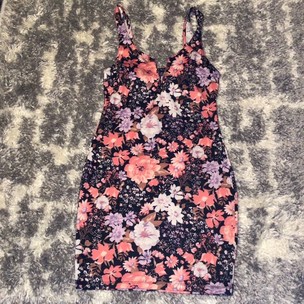 Sexy little Haute Monde Floral print mini dress